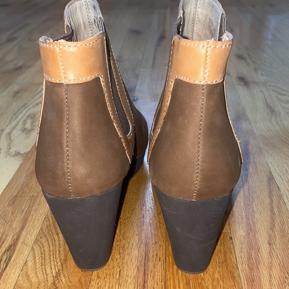 Tommy Bahama’s Brown & Tan Ankle Wedge Booties in Size 9 - Picture 3 of 8